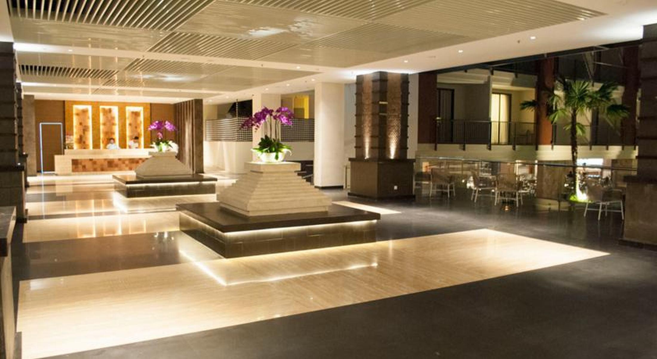 Swiss-Belhotel Tuban Kuta Lombok Exterior foto